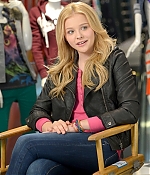 chloemoretzfancom06.jpg