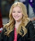 chloemoretzfancom07.jpg