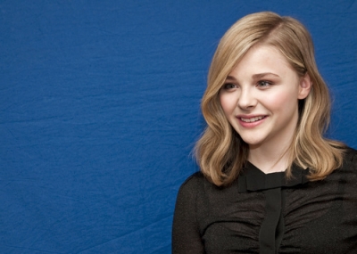 chloemoretzfancom030.jpg