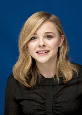 chloemoretzfancom042.jpg