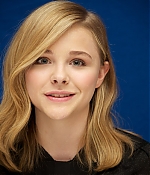 chloemoretzfancom010.jpg