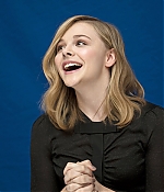 chloemoretzfancom020.jpg