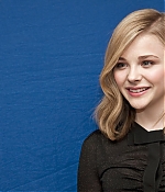 chloemoretzfancom030.jpg
