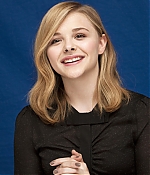 chloemoretzfancom035.jpg