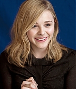 chloemoretzfancom039.jpg