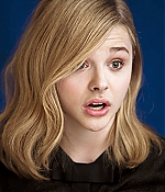 chloemoretzfancom044.jpg