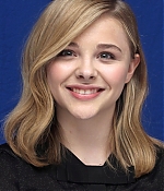 chloemoretzfancom047.jpg