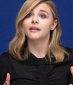 chloemoretzfancom048.jpg