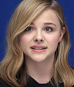 chloemoretzfancom050.jpg