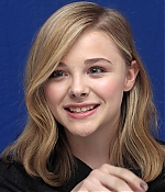chloemoretzfancom055.jpg
