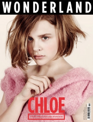 chloemoretzfancom001.jpg