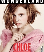 chloemoretzfancom001.jpg