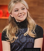 chloemoretzfancom04.jpg