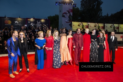 Click to view full size image
==============
010918premiere_284529.jpg 010918premiere_284529.jpg