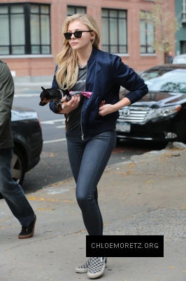 1445626223234_chloe_moretz_out_in_ny_19.jpg