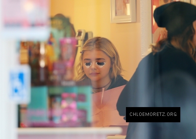 Click to view full size image
==============
1460139277255_chloe_moretz_at_Benefit_Cosmetics_05.jpg 1460139277255_chloe_moretz_at_Benefit_Cosmetics_05.jpg