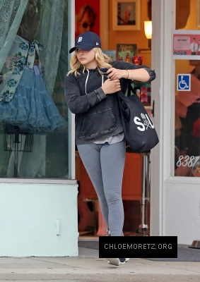 Click to view full size image
==============
1460139421951_chloe_moretz_at_Benefit_Cosmetics_030.jpg 1460139421951_chloe_moretz_at_Benefit_Cosmetics_030.jpg