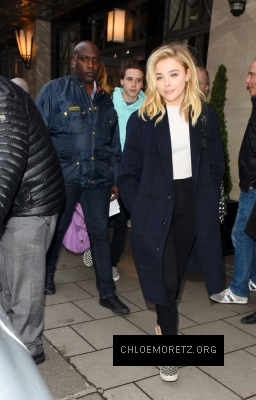 Click to view full size image
==============
1461669683958_20160425_chloe_moretz_leaving_claridges_7.jpg 1461669683958_20160425_chloe_moretz_leaving_claridges_7.jpg