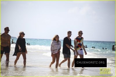 1468266247646_chloe_moretz_celebrating_mias_birthday_11.jpg
