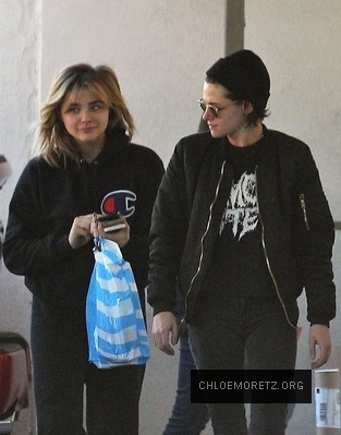Click to view full size image
==============
1485489781860_Chlo_Grace_Moretz_-Kristen_Stewart_4.jpg 1485489781860_Chlo_Grace_Moretz_-Kristen_Stewart_4.jpg