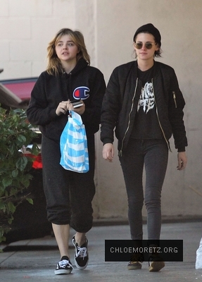 Click to view full size image
==============
1485489841655_Chlo_Grace_Moretz_-Kristen_Stewart_5.jpg 1485489841655_Chlo_Grace_Moretz_-Kristen_Stewart_5.jpg