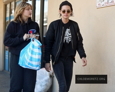 Click to view full size image
==============
1485489899457_Chlo_Grace_Moretz_-Kristen_Stewart_14.jpg 1485489899457_Chlo_Grace_Moretz_-Kristen_Stewart_14.jpg