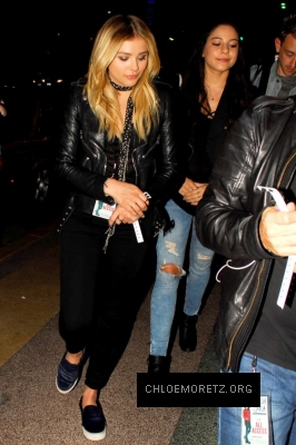 Chloe-Moretz--Arriving-To-See-Alessia-Cara--03-662x993.jpg
