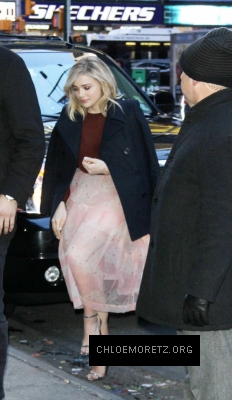 Chloe-Moretz--Arriving-for-Good-Morning-America--01-662x1140.jpg