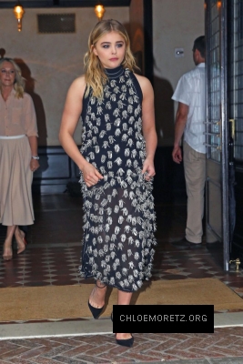 Chloe-Moretz--Leaving-her-hotel--15-662x989.jpg