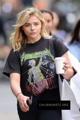 Click to view full size image
==============
Chloe-Moretz--Out-and-about-in-Manhattan--13-662x993.jpg Chloe-Moretz--Out-and-about-in-Manhattan--13-662x993.jpg