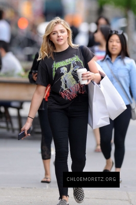 Click to view full size image
==============
Chloe-Moretz--Out-and-about-in-Manhattan--16-662x993.jpg Chloe-Moretz--Out-and-about-in-Manhattan--16-662x993.jpg