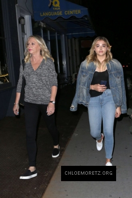 Chloe-Moretz-Leaving-Nobu-Restaurant--18-662x993.jpg