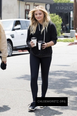 Chloe-Moretz-Out-in-LA--08-662x998.jpg