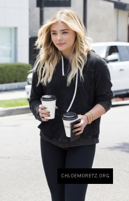 Chloe-Moretz-Out-in-LA--11.jpg