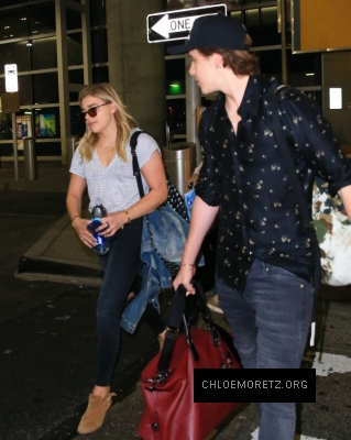 Click to view full size image
==============
Chloe-Moretz-and-Brooklyn-Beckham-at-JFK-Airport--01-662x828.jpg Chloe-Moretz-and-Brooklyn-Beckham-at-JFK-Airport--01-662x828.jpg