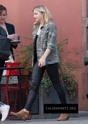 Click to view full size image
==============
Chloe-Moretz-having-lunch-with-a-friends--02-662x932.jpg Chloe-Moretz-having-lunch-with-a-friends--02-662x932.jpg