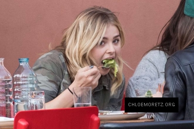Click to view full size image
==============
Chloe-Moretz-having-lunch-with-a-friends--07-662x441.jpg Chloe-Moretz-having-lunch-with-a-friends--07-662x441.jpg
