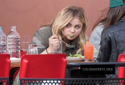 Click to view full size image
==============
Chloe-Moretz-having-lunch-with-a-friends--27-662x453.jpg Chloe-Moretz-having-lunch-with-a-friends--27-662x453.jpg