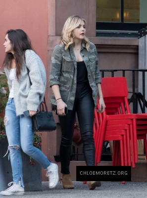 Click to view full size image
==============
Chloe-Moretz-having-lunch-with-a-friends--34-662x890.jpg Chloe-Moretz-having-lunch-with-a-friends--34-662x890.jpg