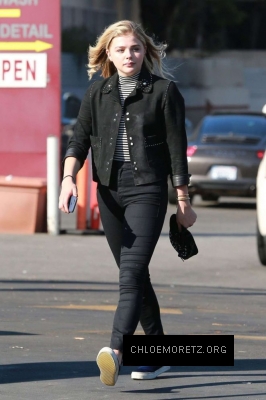 Click to view full size image
==============
Chloe-Moretz-in-Black-Jeans--01-662x993.jpg Chloe-Moretz-in-Black-Jeans--01-662x993.jpg