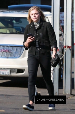 Click to view full size image
==============
Chloe-Moretz-in-Black-Jeans--03-662x993.jpg Chloe-Moretz-in-Black-Jeans--03-662x993.jpg
