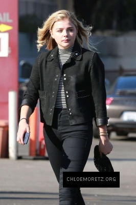 Click to view full size image
==============
Chloe-Moretz-in-Black-Jeans--04-662x993.jpg Chloe-Moretz-in-Black-Jeans--04-662x993.jpg