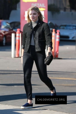 Click to view full size image
==============
Chloe-Moretz-in-Black-Jeans--08-662x993.jpg Chloe-Moretz-in-Black-Jeans--08-662x993.jpg