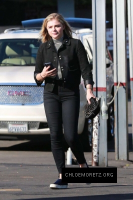 Click to view full size image
==============
Chloe-Moretz-in-Black-Jeans--11-662x993.jpg Chloe-Moretz-in-Black-Jeans--11-662x993.jpg