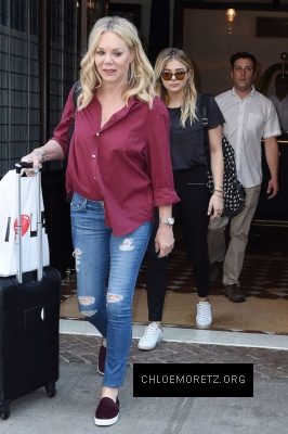 Click to view full size image
==============
Chloe-Moretz-in-Black-Pants--08-662x993.jpg Chloe-Moretz-in-Black-Pants--08-662x993.jpg