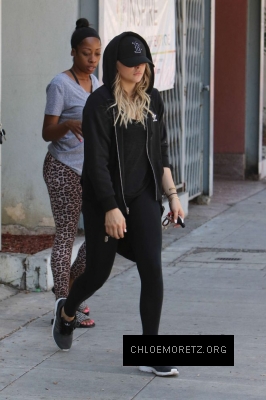 Chloe-Moretz-in-Black-Spandex--06-662x993.jpg