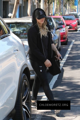Chloe-Moretz-in-Black-Spandex--17-662x993.jpg