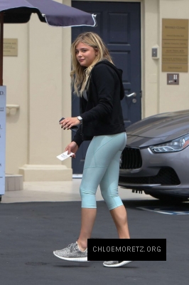Click to view full size image
==============
Chloe-Moretz-in-Blue-Tights--02-662x993.jpg Chloe-Moretz-in-Blue-Tights--02-662x993.jpg