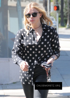 Chloe-Moretz-in-Leather--03-662x930.jpg