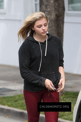 Click to view full size image
==============
Chloe-Moretz-in-Red-Tights--09-662x993.jpg Chloe-Moretz-in-Red-Tights--09-662x993.jpg